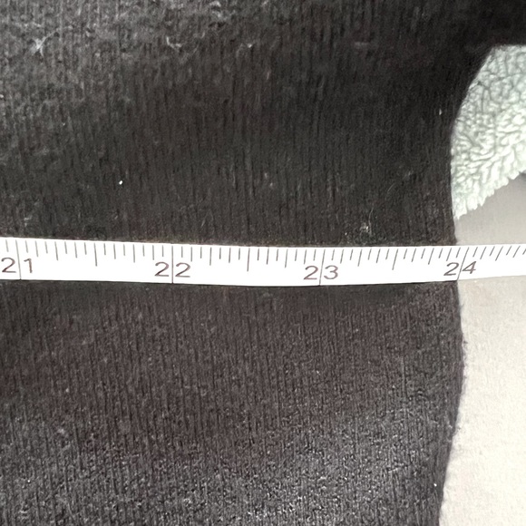 π HOST PICK π Soft and cozy Tahari NWOT star black Aztec sweater sz 1X - Picture 5 of 8